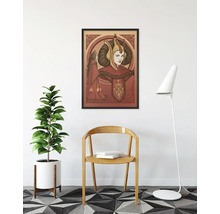 Gerahmtes Wandbild mit Frau im Fantasy-Stil, Zimmerpflanze, Stuhl und Stehlampe in einem Raum