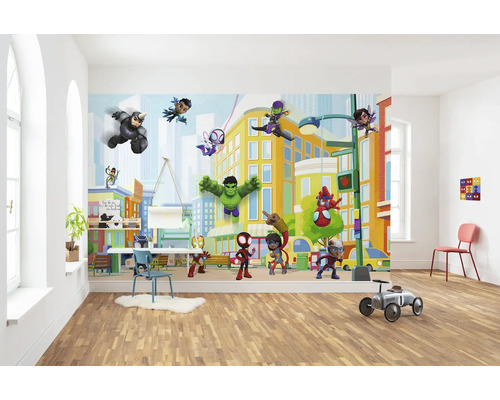 Kinderzimmer mit Marvel Superhelden Wandtapete, Schreibtisch und Stuhl