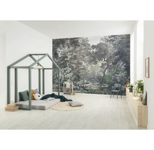 Kinderzimmer mit Waldtapete, Hausbett und Spielsachen