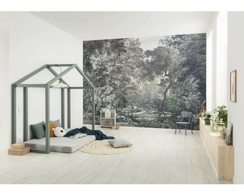 Kinderzimmer mit Waldtapete, Hausbett und Spielsachen