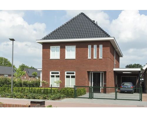 Freistehendes Einfamilienhaus mit Garage und Garten