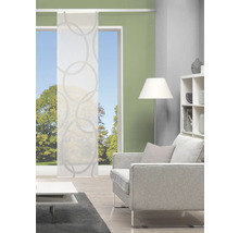 Wohnzimmer mit Schiebegardine mit Kreismuster, Sofa, Stehlampe und Regal