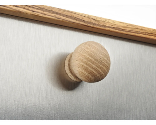 Holzknopf an einer Schubladenfront