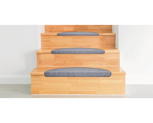 Treppe mit Teppichstufenmatten