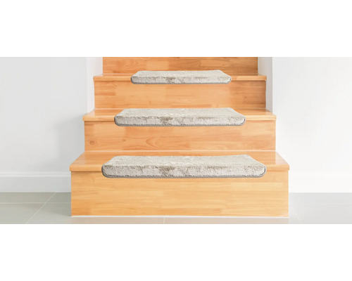 Treppe mit Teppichstufenmatten