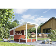 Sandkasten mit Dach in einem Garten mit Spielzeug und Gartenmöbeln