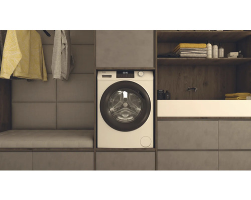 Waschmaschine eingebaut in ein modernes Badezimmerdesign.