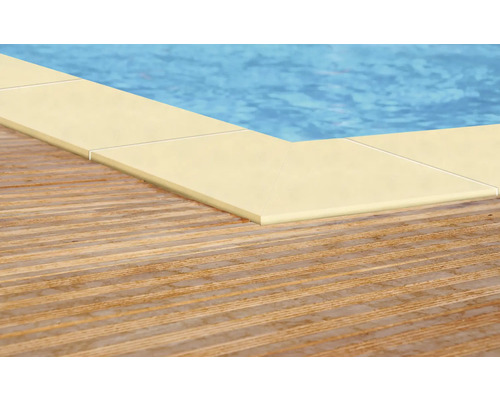 Poolumrandung mit Holzdeck