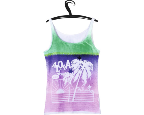 Tanktop mit Palmenmotiv auf einem Kleiderbügel