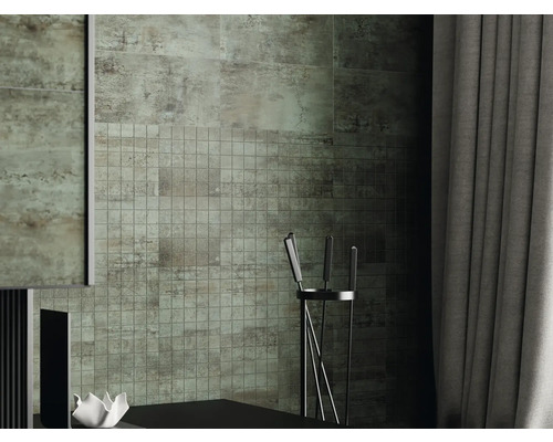 Wandgestaltung mit Fliesen in Steinoptik und Mosaikfliesen