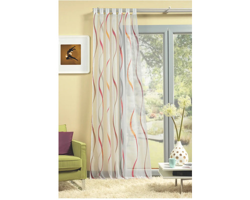 Dekoratives Fenster mit Vorhangschal mit Schlaufenaufhängung und Wellenmuster