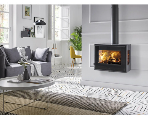 Modernes Wohnzimmer mit Wandkamin und grauer Couchgarnitur