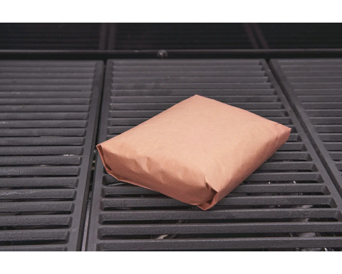 Paket auf einem Grillrost