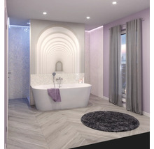 Badezimmer mit freistehender Badewanne, Fenster und Teppich
