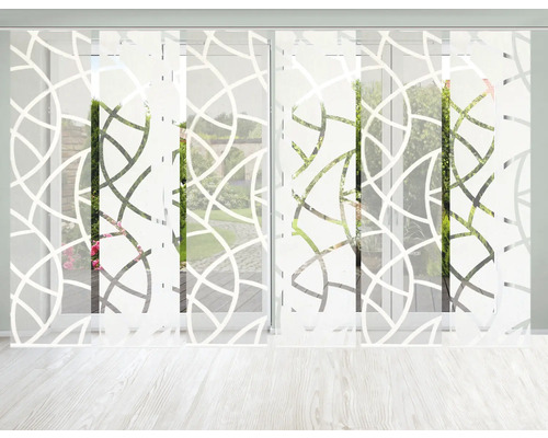 Fensterdekoration mit Schiebevorhängen und abstraktem Muster