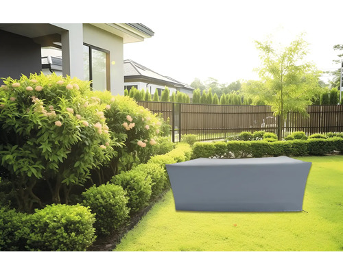 Abdeckung für Gartenmöbel auf Rasenfläche