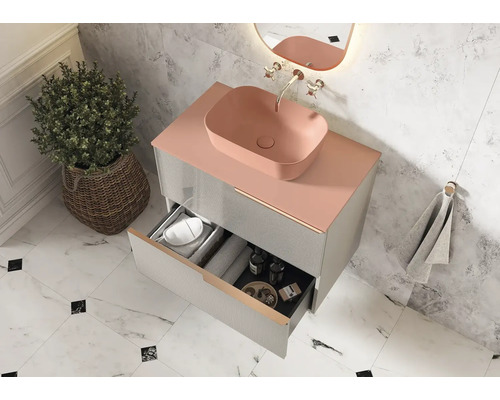 Badezimmer mit Waschtischunterschrank, Aufsatzwaschbecken und offenem Schubfach