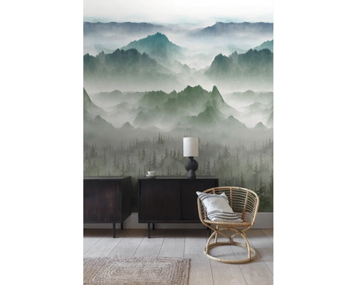 Wohnraum mit Landschaftstapete, Sideboards und Rattansessel