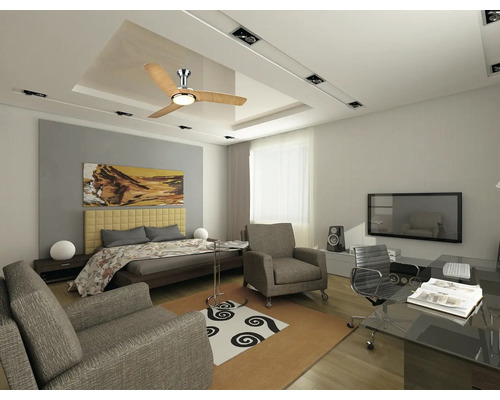 Helles Wohnzimmer mit Deckenventilator, Bett und Arbeitsbereich