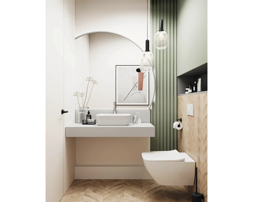 Helles Badezimmer mit Waschtisch, Toilette und dekorativen Elementen