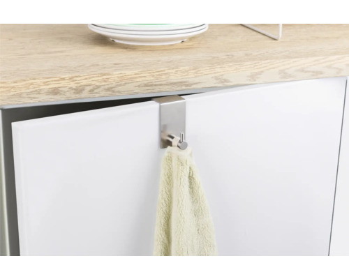 Edelstahl Handtuchhalter zum Einhängen an einer Schranktür mit einem Handtuch.