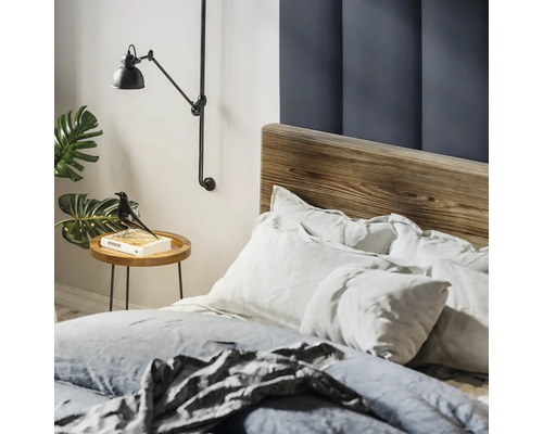 Wandkissen Print schlammblau Gewebte-Optik 30 x 90 cm Schlafzimmer mit Bett, Nachttischlampe und Dekoration