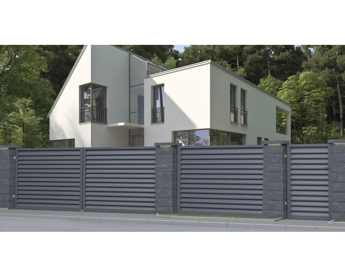 Modernes Haus mit Schiebetor aus Metall