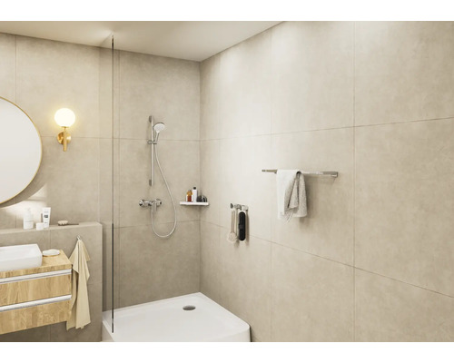 Modernes Badezimmer mit Dusche, Waschtisch und Spiegel