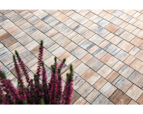 Verlegung von Pflastersteinen mit Muster