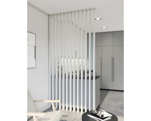 Moderner Wohnraum mit Raumteiler aus Holzlamellen