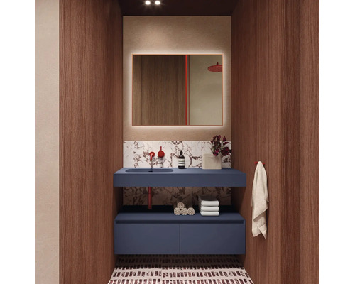 Modernes Badezimmer mit blauem Waschtischunterschrank, beleuchtetem Spiegel und Holzpaneelen