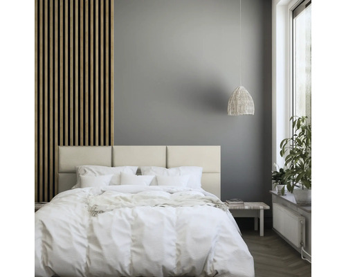 Wandkissen Kordsamt hellbeige Textil-Optik 30 x 60 cm Schlafzimmer mit Bett, Nachttisch und Holzverkleidung