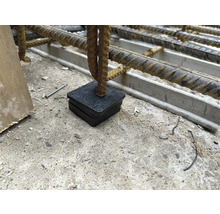 Abstandhalter aus Kunststoff unter Baustahlmatten