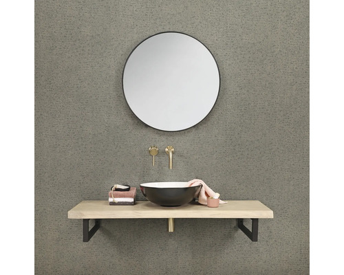 Badezimmerwaschtisch mit Spiegel, Waschbecken, Armaturen und Handtüchern