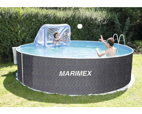 Marimex Frame Pool mit zwei Personen und einem Wasserballnetz im Garten.