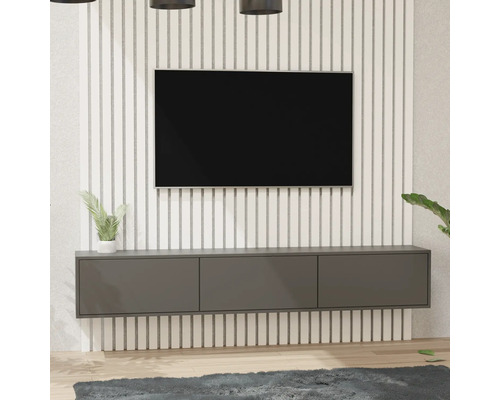 Wohnzimmer mit Fernseher, TV-Möbel und Wandpaneelen