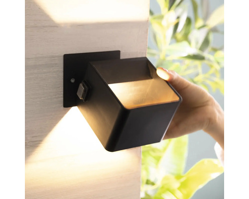 Kubische Wandleuchte zur Außenbeleuchtung