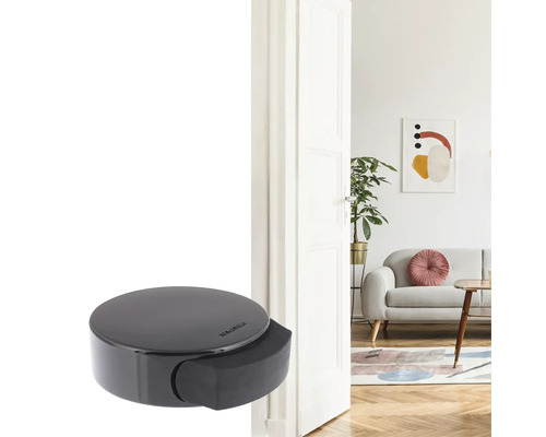 Türstopper aus Kunststoff vor einer geöffneten Tür