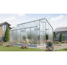 Gewächshaus aus Glas im Garten mit Pflanzen