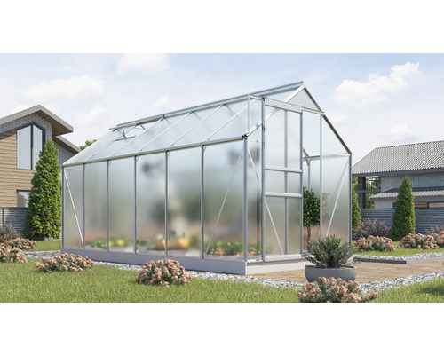 Gewächshaus aus Glas im Garten mit Pflanzen