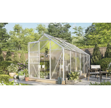 Gewächshaus im Garten mit Pflanzen und Sitzgelegenheit