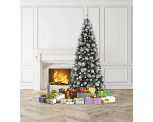 Weihnachtsszene mit Weihnachtsbaum, Kamin und Geschenken