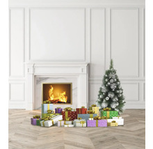 Weihnachtsszene mit Kamin, Weihnachtsbaum und Geschenken
