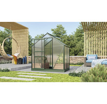 Gewächshaus im Garten mit Pflanzen, Hängesessel und Sitzgruppe
