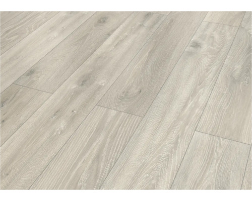 Heller Laminatboden mit Holzoptik