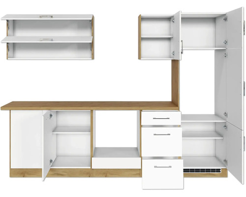 Küchenzeile mit Arbeitsplatte, Hängeschränken und Unterschränken