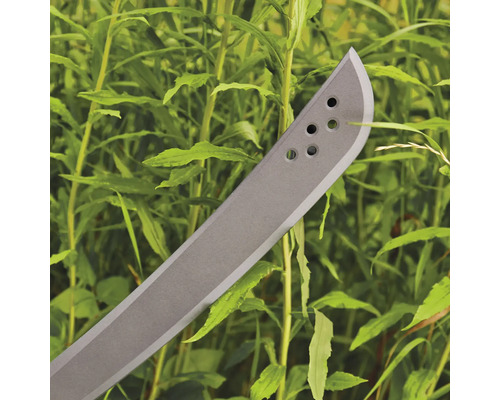 Machete vor Grünpflanzen