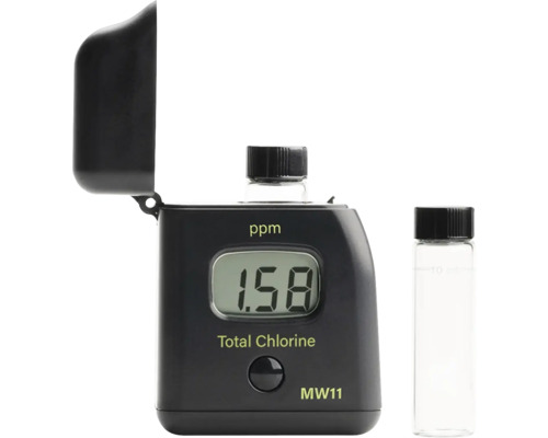 Digitales Messgerät zur Bestimmung des Chlorgehalts im Wasser mit zwei Probenfläschchen