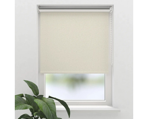 Beige Verdunkelungsrollo am Fenster