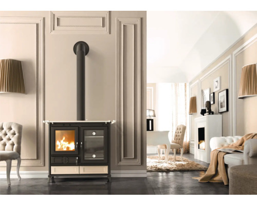 Wohnzimmer mit Kaminofen und Rohrsystem